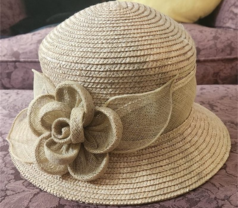 Floral trim straw cloche hat